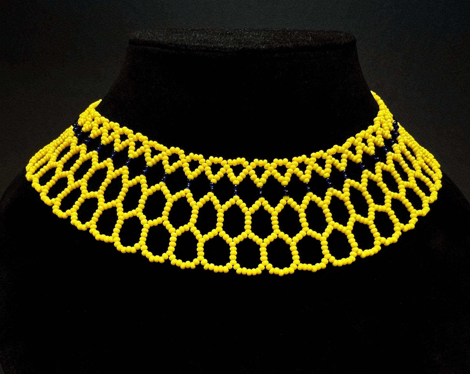 Bee_Nest_Necklace_silyanka_yellow_variant_on_display