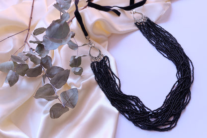 Multi-Strand Necklace “Black Flow”