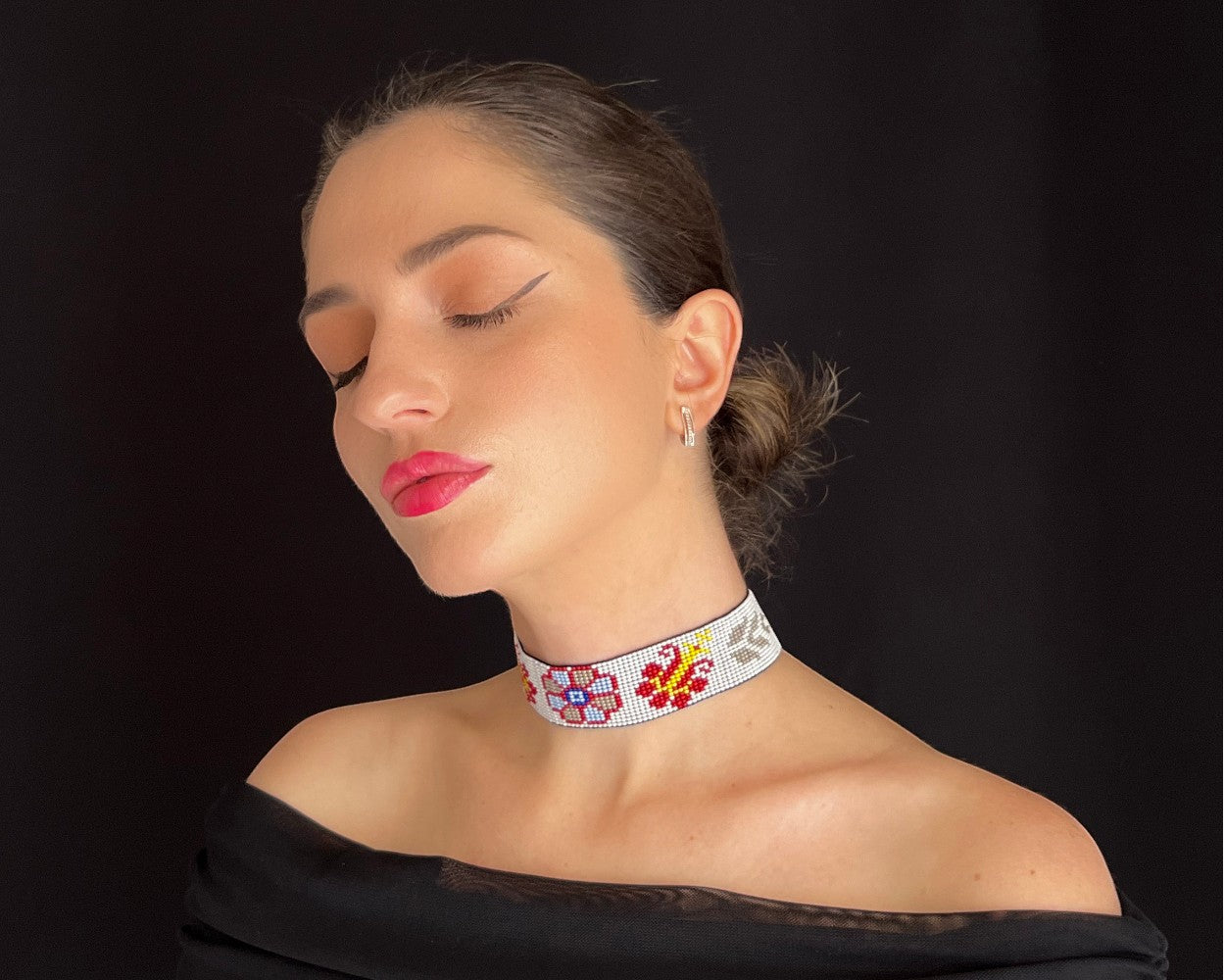 Comely UA Ornek gerdan choker with white, red, yellow, and blue floral beadwork on a white background.