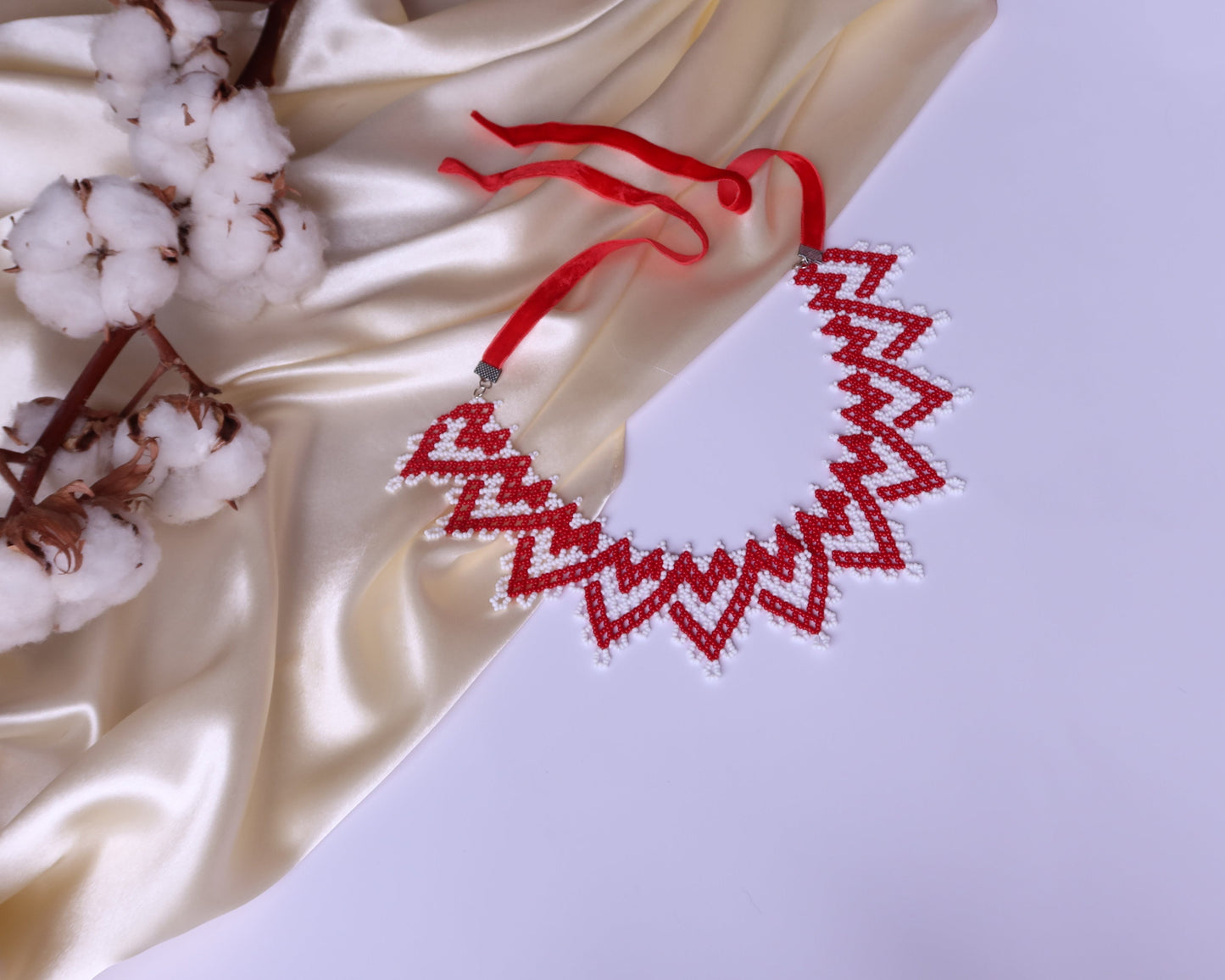 Comely UA red and white zigzag beaded silyanka necklace with velvet ribbon ties. Czech seed beads.