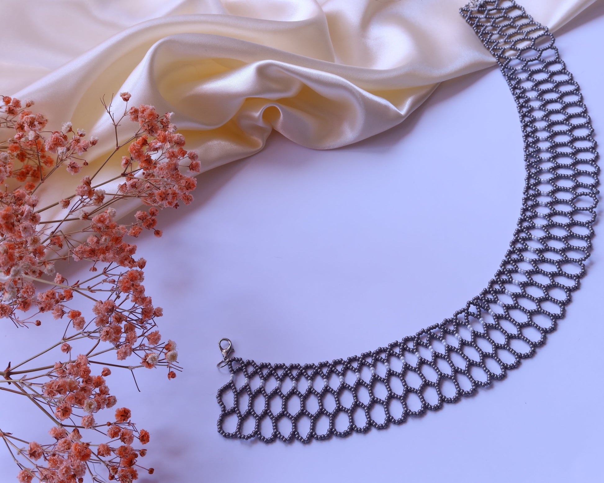 Comely UA Silyanka "Bee Nest" choker necklace, silver-gray Czech seed beads, openwork honeycomb pattern, adjustable clasp.