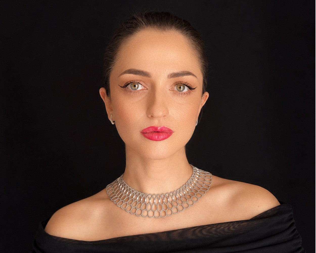 Comely UA Silyanka "Bee Nest" silver-gray beaded lace choker necklace with openwork design.