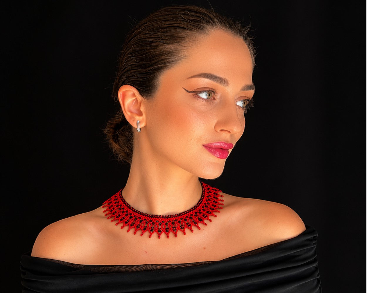 Comely UA Silyanka Leliia red and black beaded choker necklace with flame pattern. Czech seed beads.